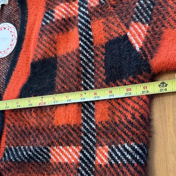 NWT! Umgee Stylish Fuzzy Redish-Orange and Black Plaid Cardigan Size L - Picture 5 of 11